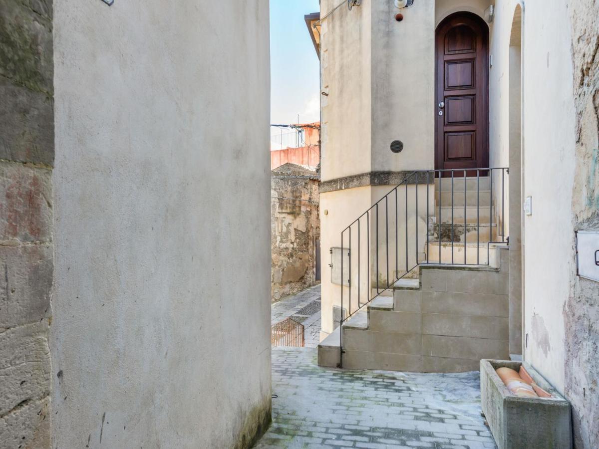 Vintage Holiday Home In Ragusa Ibla With Balcony Exterior foto